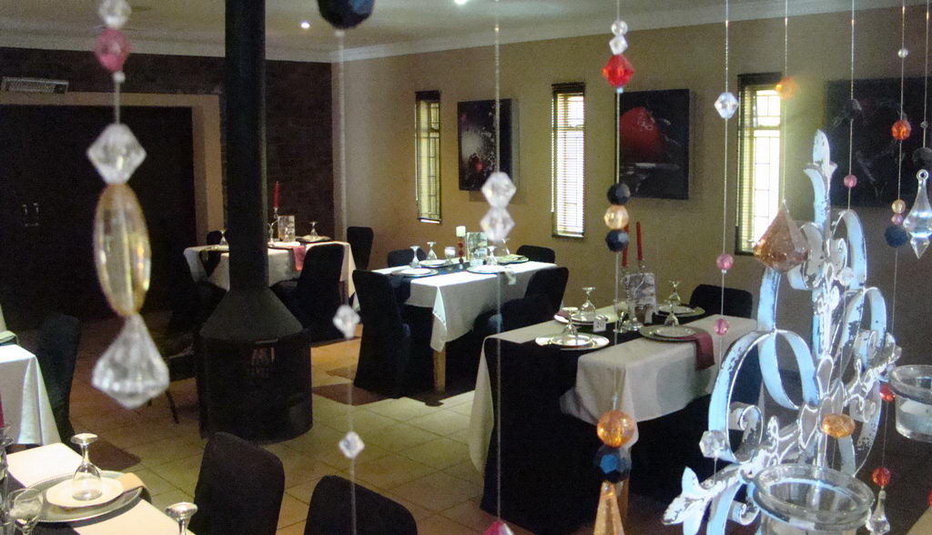 Images/Venue/restaurant Dinner area.jpg